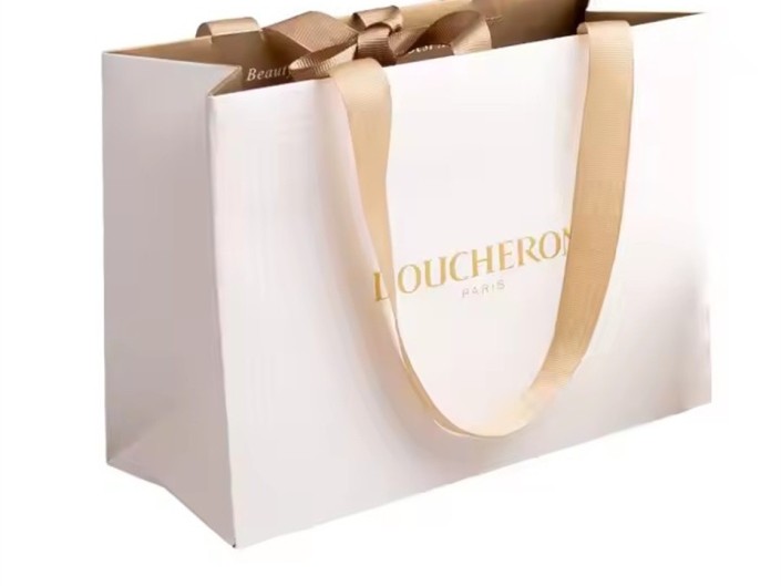 Four Reasons Why One Should Use Paper And Reusable Bags