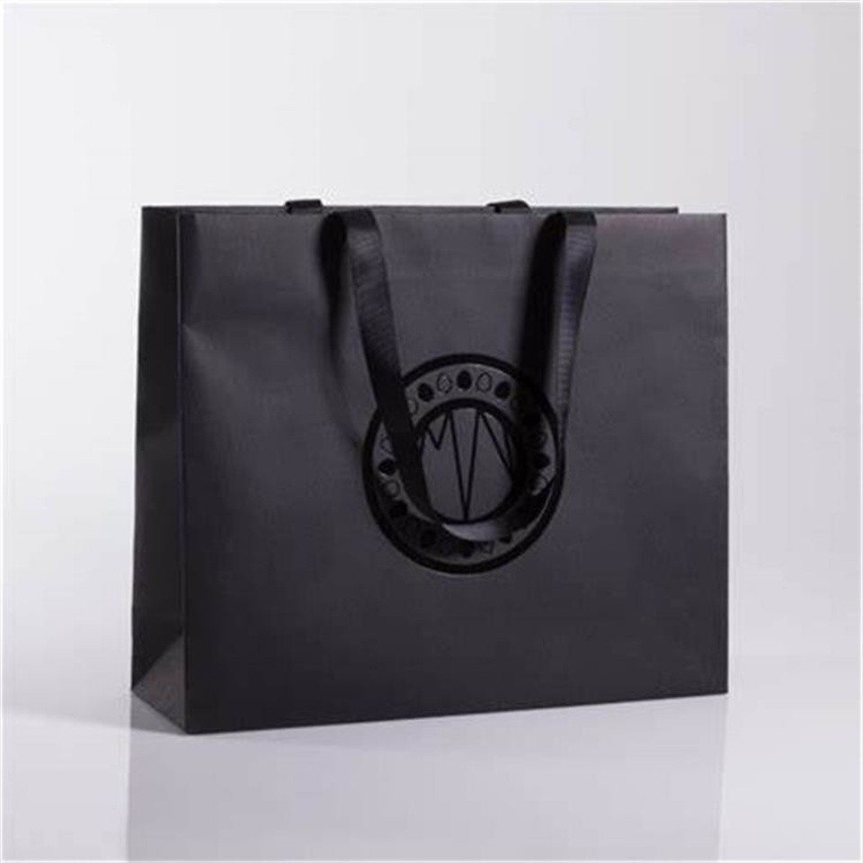 The Empowering Value of Branded Luxury Paper Shopping Bags for Clothing Stores
