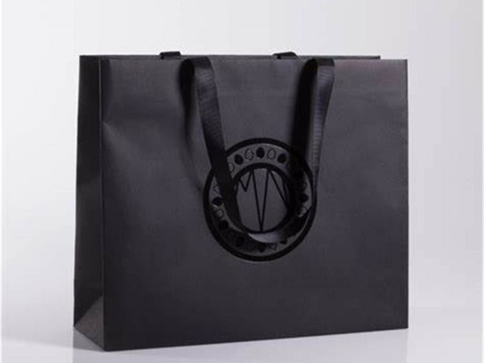 The Empowering Value of Branded Luxury Paper Shopping Bags for Clothing Stores
