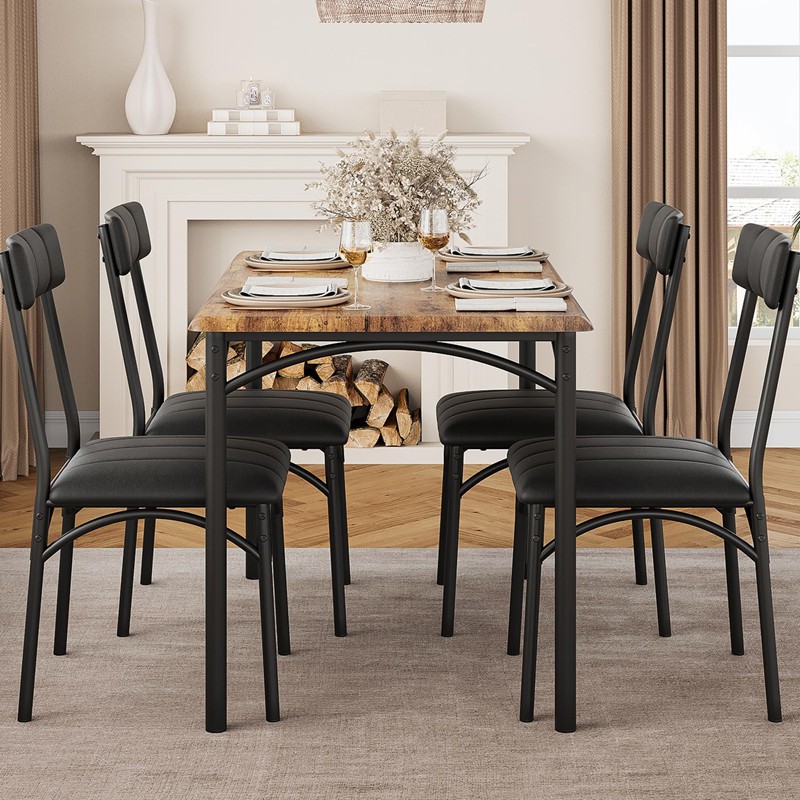 Table à manger de cuisine de ferme avec chaises