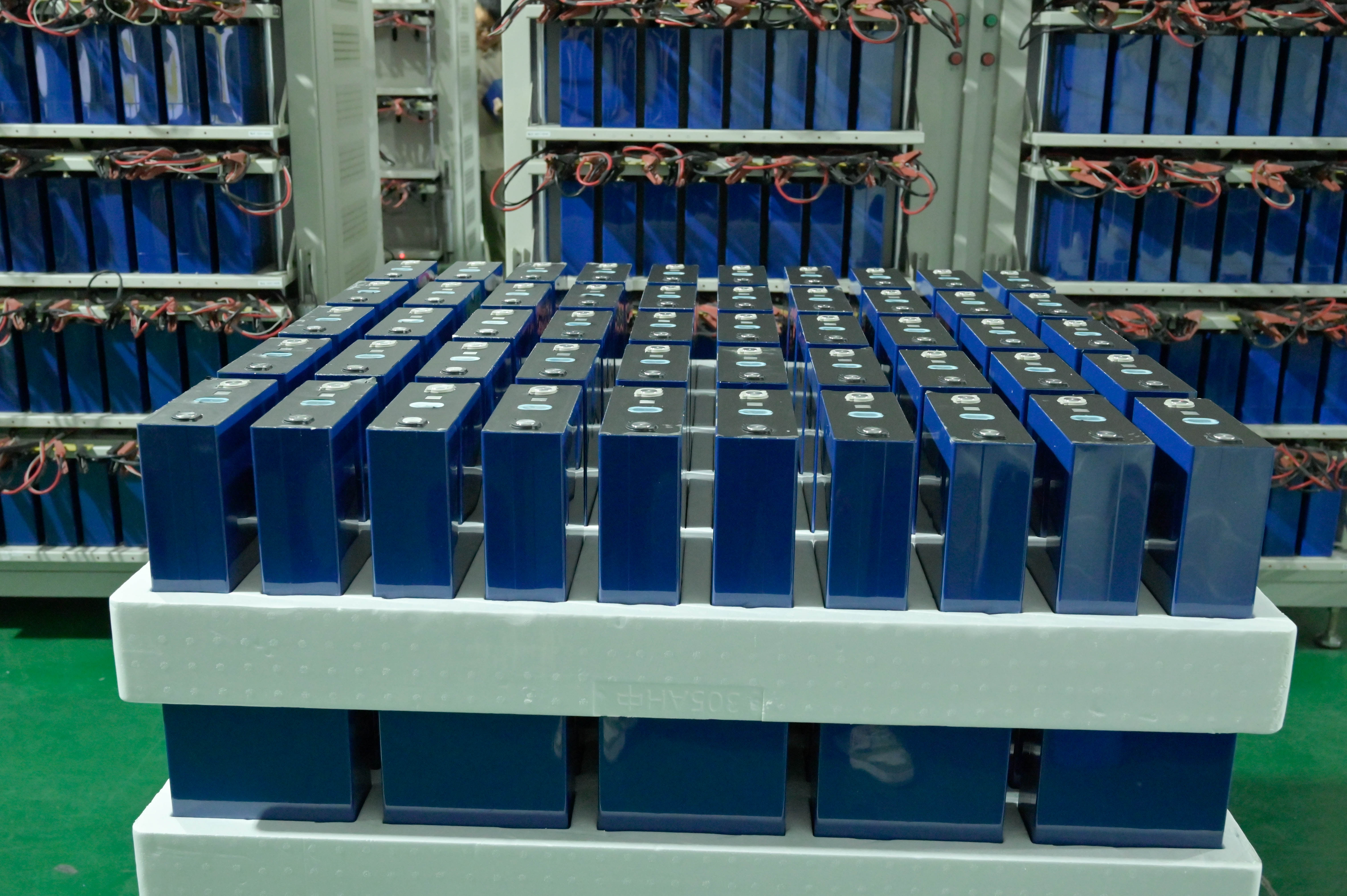 ЛиФеПО4 3.2V 304ah литий-железо-фосфатный аккумулятор