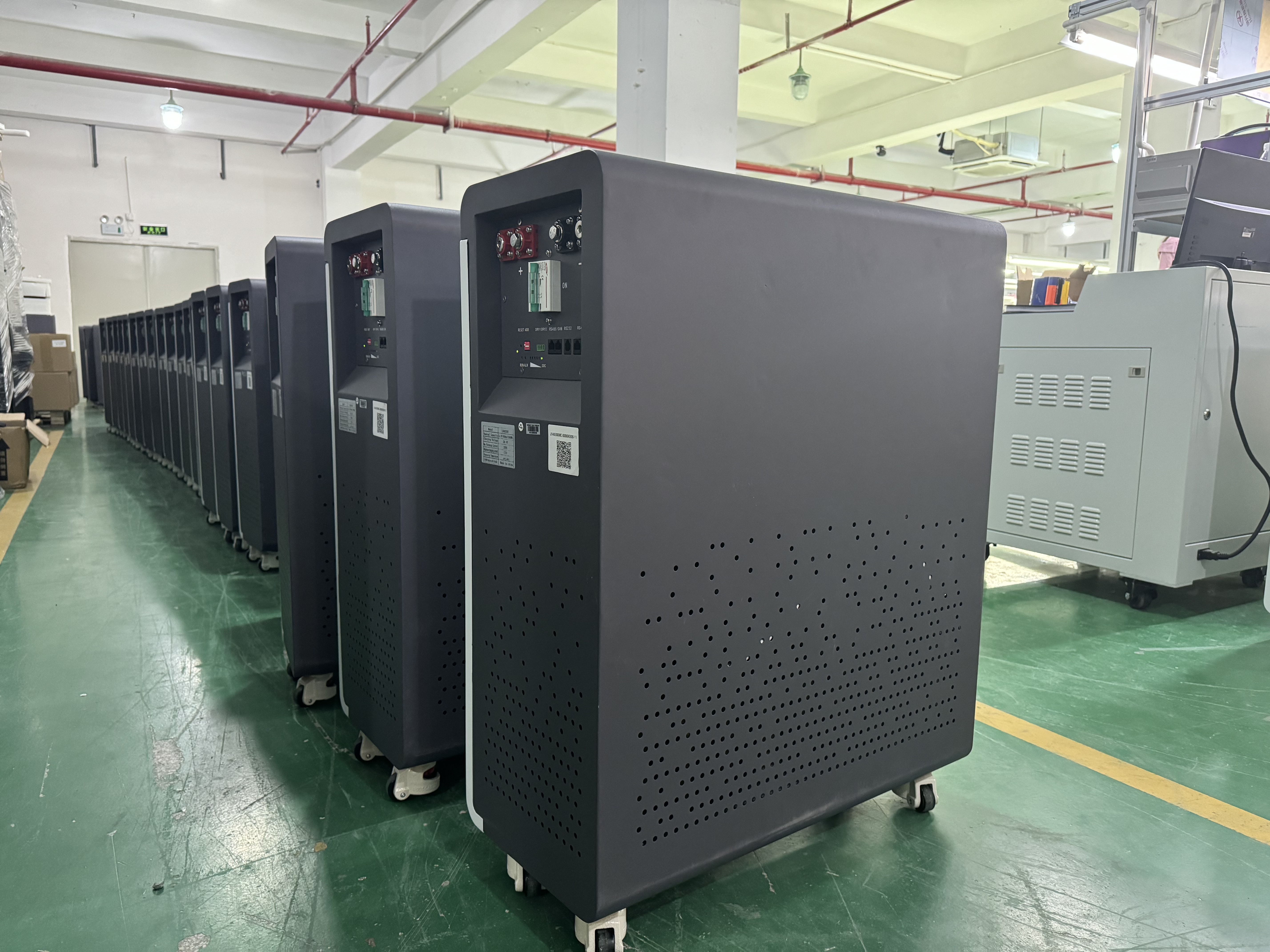 Lifepo4 Battery 51.2V 300AH Lithium Ion Rechargeable battery pack with wheel