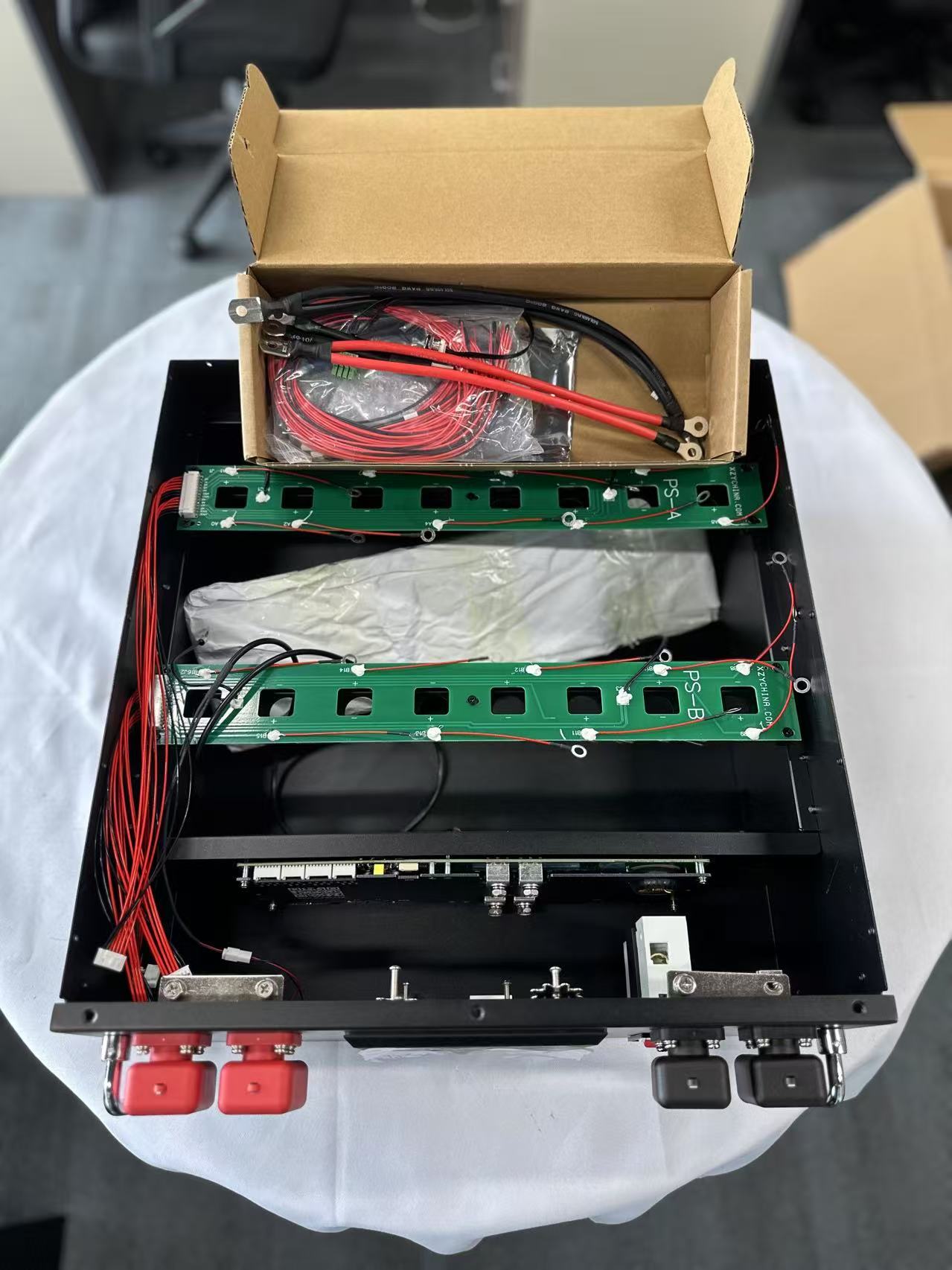 Stohovateľná batéria LiFePO4 EnergyStorage 4U 51,2 V / 100 Ah