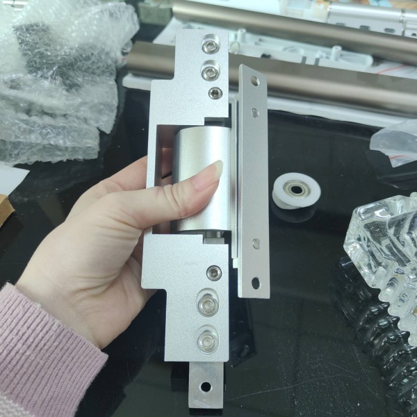 Aluminium invisible hinge