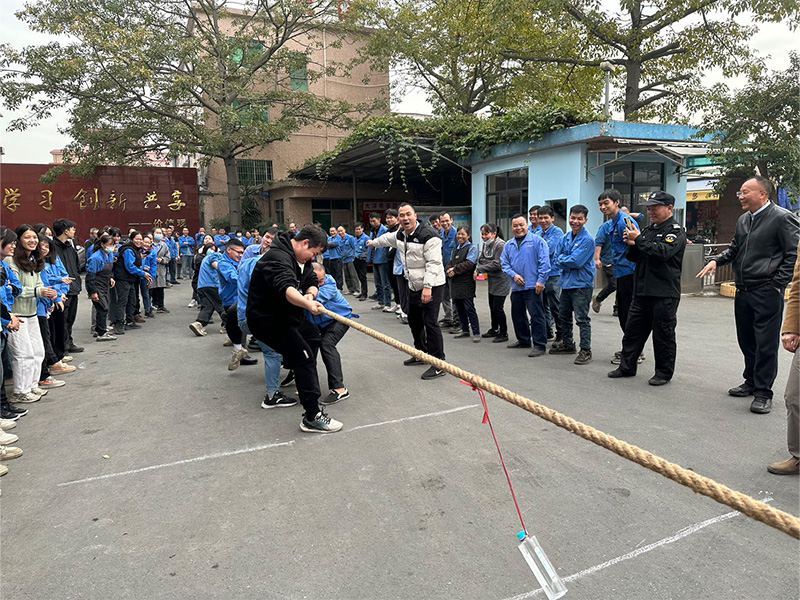 拔河比赛.jpg 拔河比赛.jpg