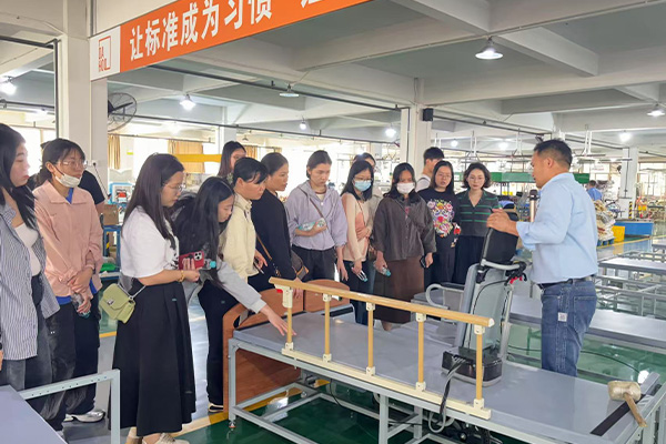 Electric wheelchair
