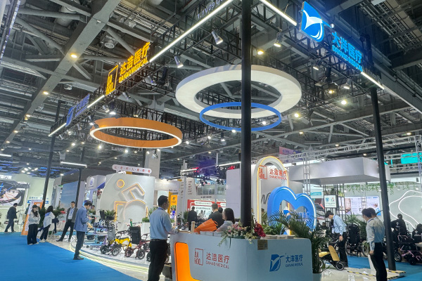 Shanghai CMEF 2025: The Luxurious Electric Wheelchair by Dayang Medical Redefines Mobility Experiences