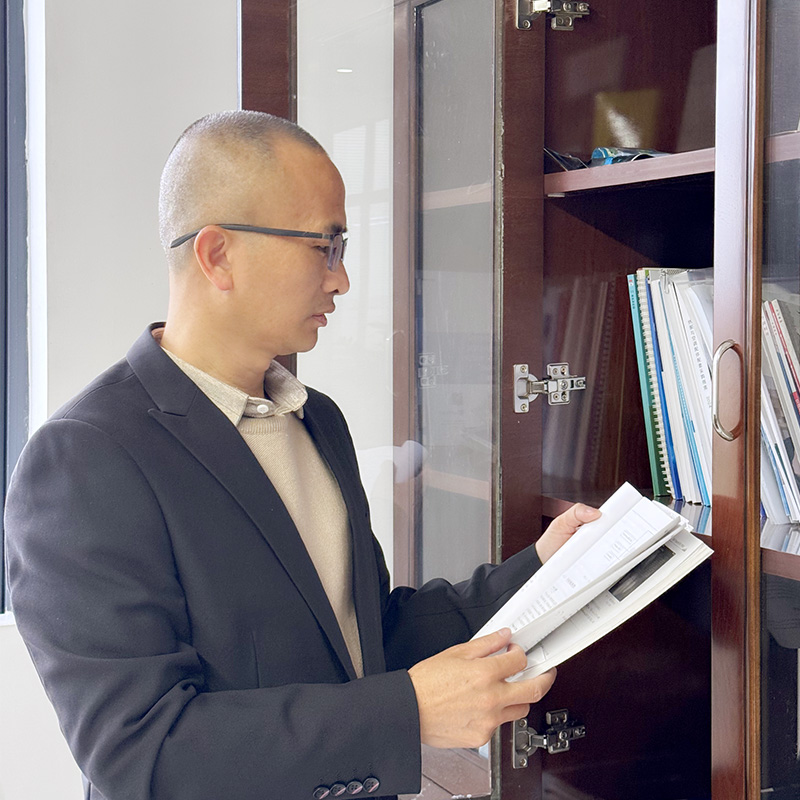 Tehnoloģiju direktors: Zou kunga stāsts