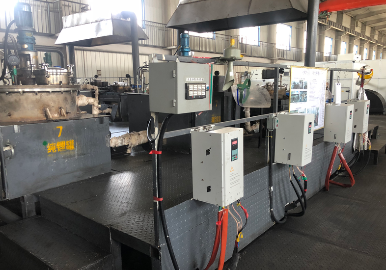 Indukcijski grelec za stroj za brizganje