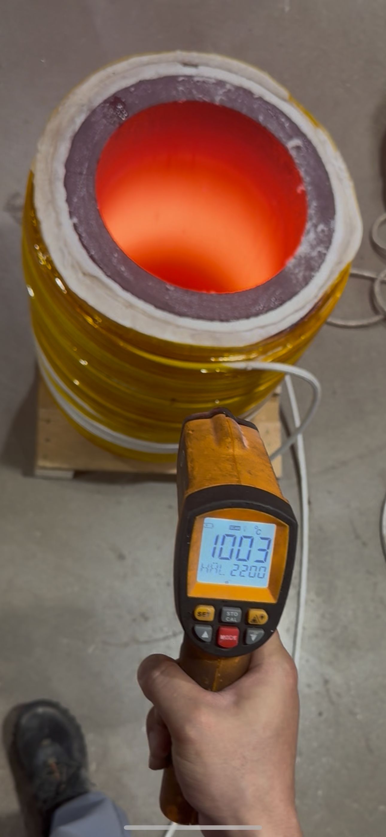 Indukcijsko segrevanje v grafitnih lončkih