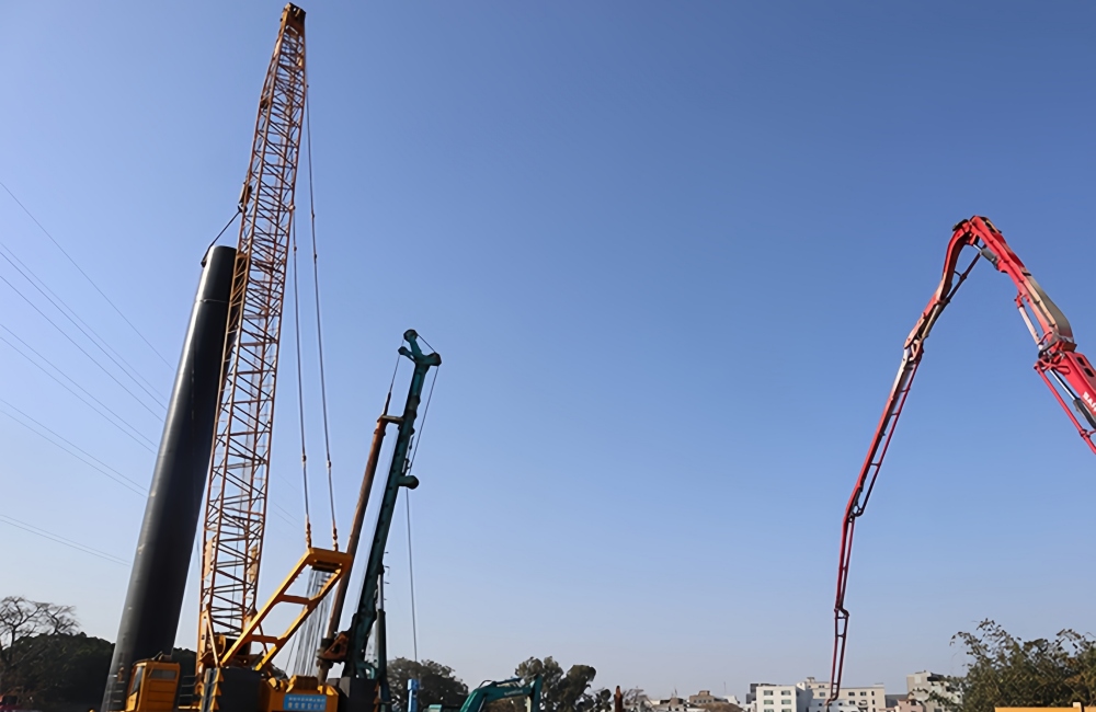 Flat top tower crane machinery