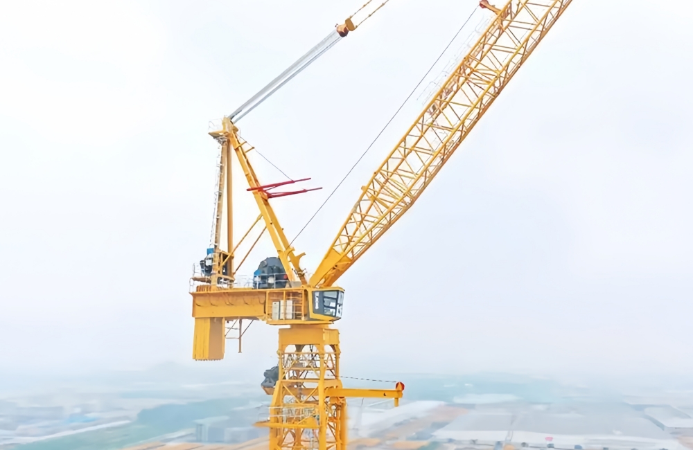 Heavy-duty tower crane luffing job