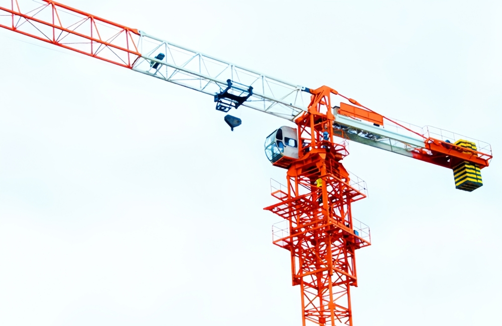 Fixed flat top tower crane