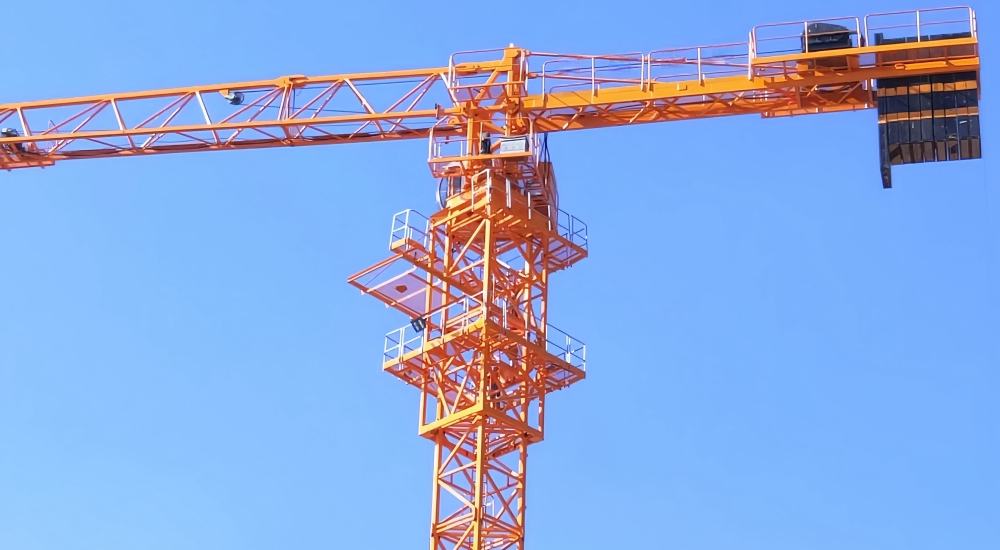 Flat top construction tower crane