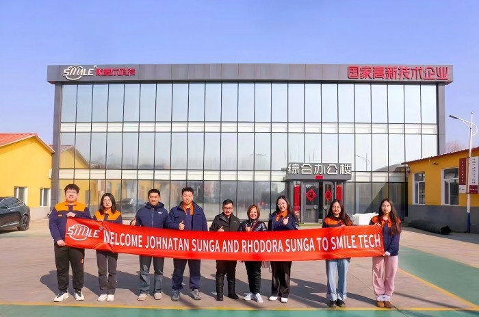 Un cliente constructor filipino visita CHNSMILE para explorar soluciones de buzones de acero inoxidable para condominios