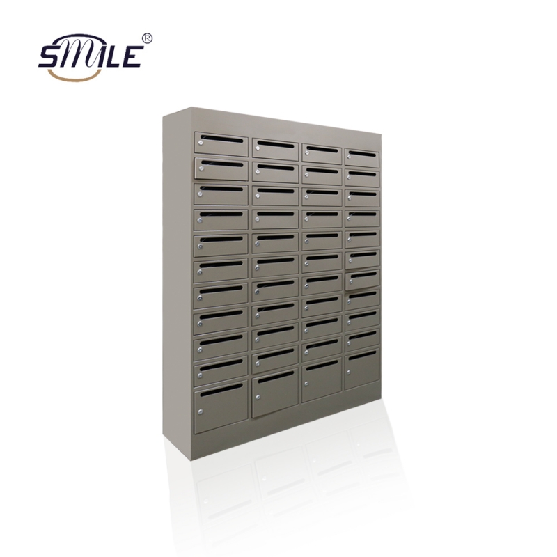 Barna kültéri fürtös üzleti postaláda