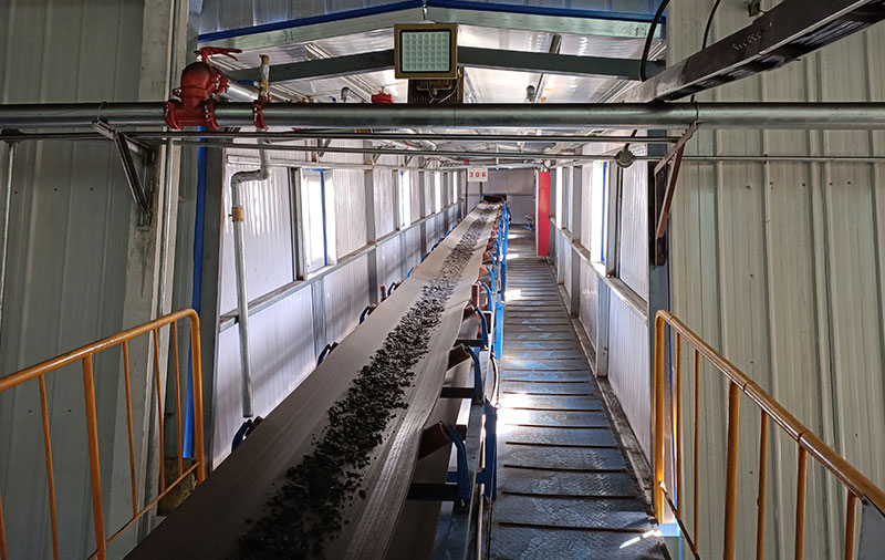 Separation of lignite and easy-to-slime coal