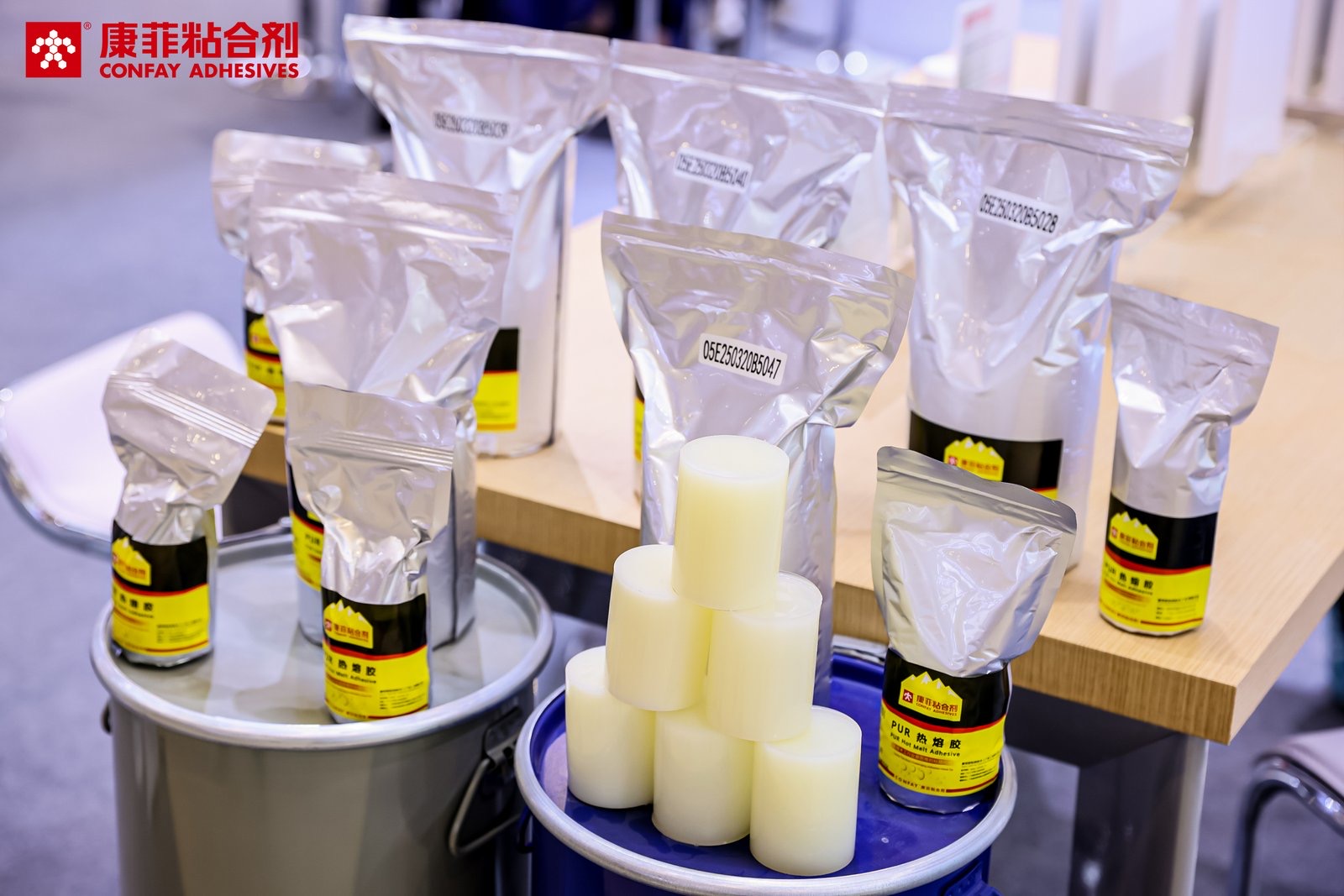 PUR hot melt adhesive