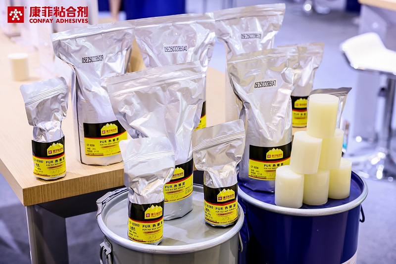 Polyurethane reactive glue