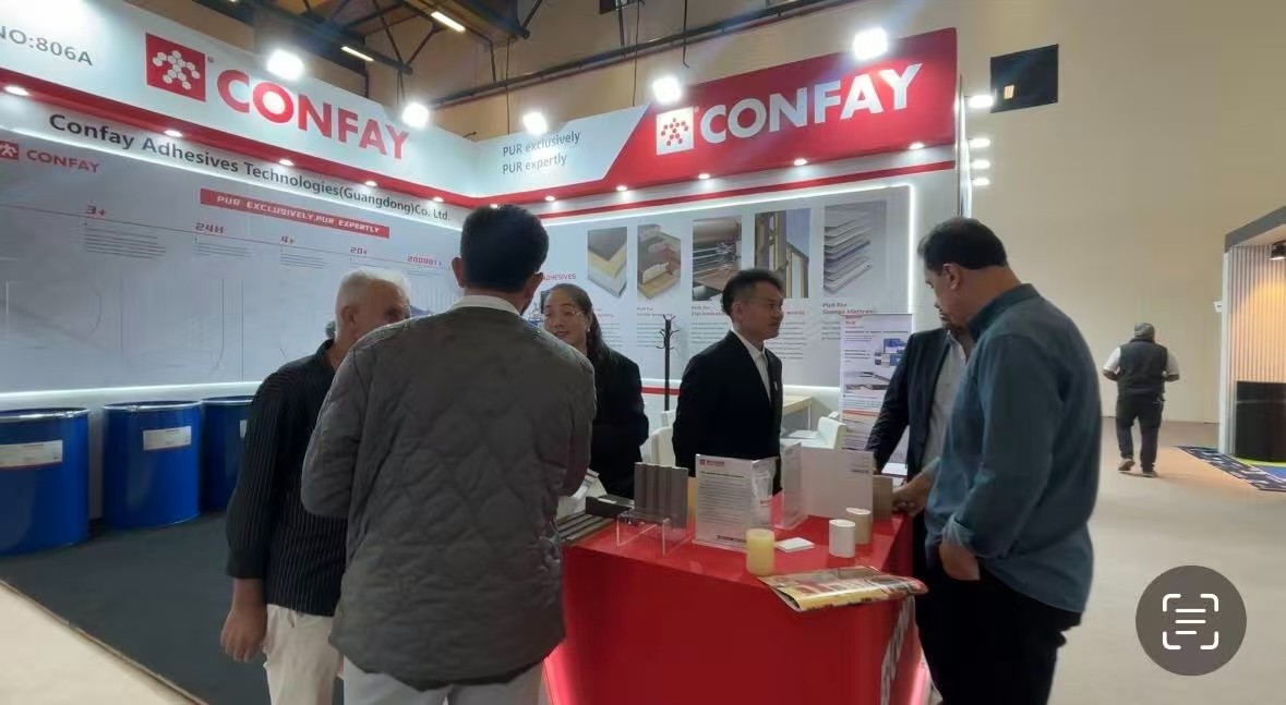 PUR hot melt adhesive