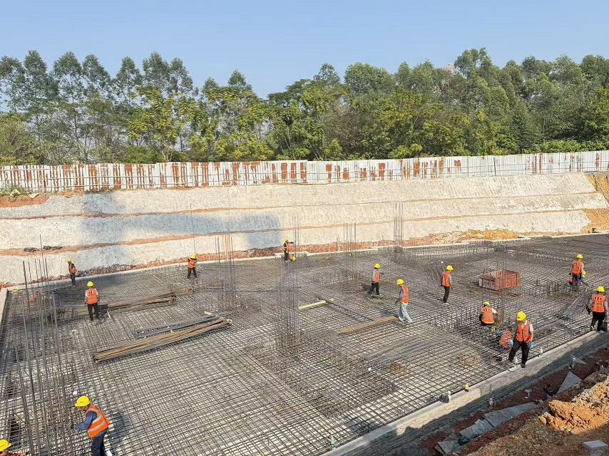 PUR hot melt adhesive