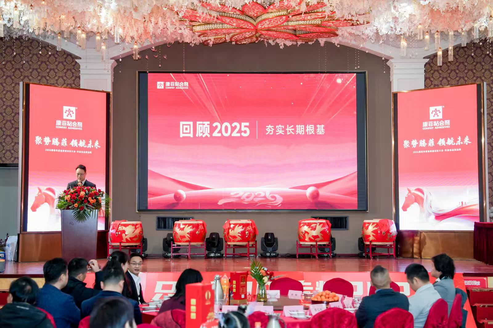 Polyurethane reactive hot melt adhesive