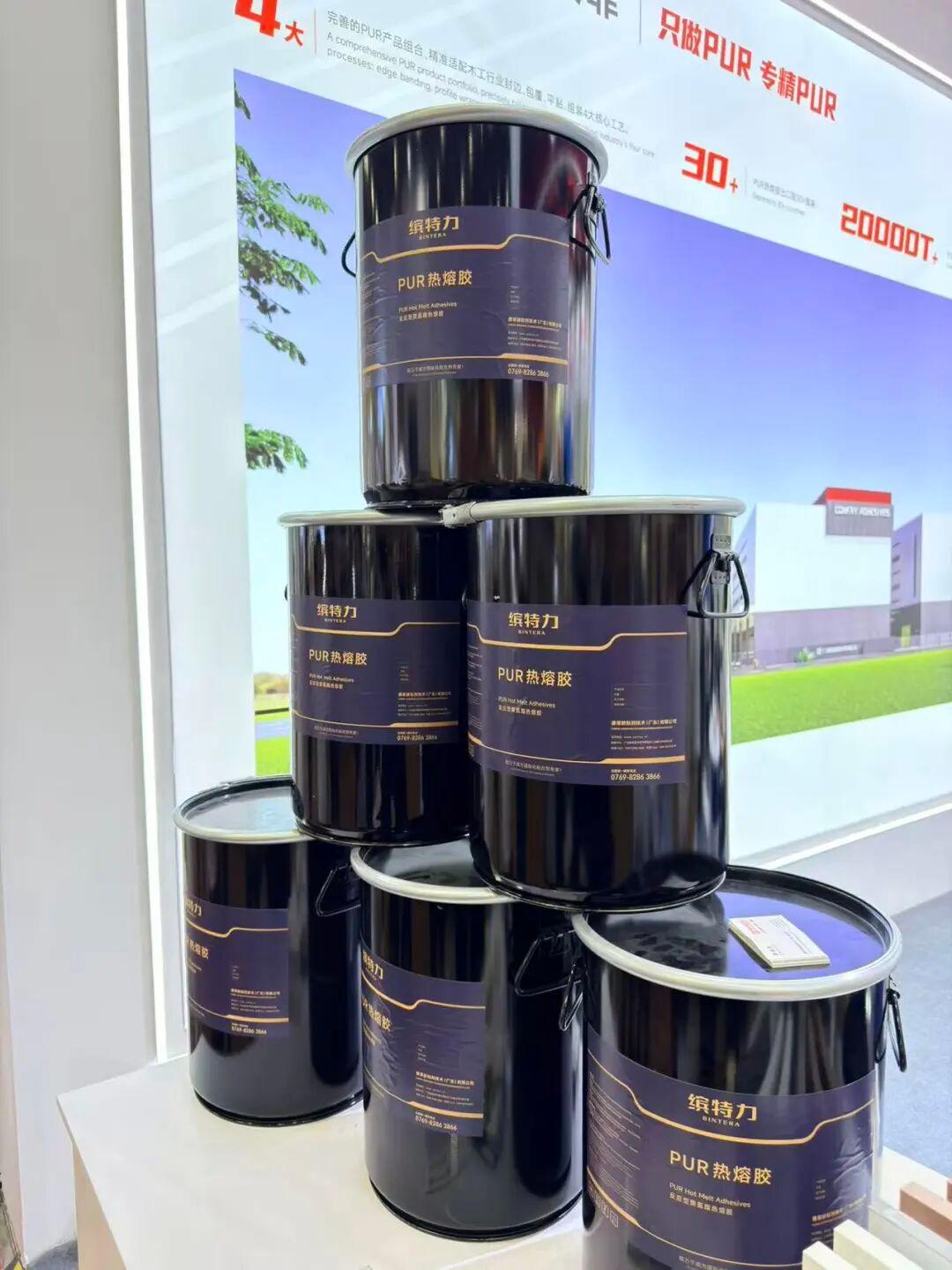 Polyurethane reactive hot melt adhesive