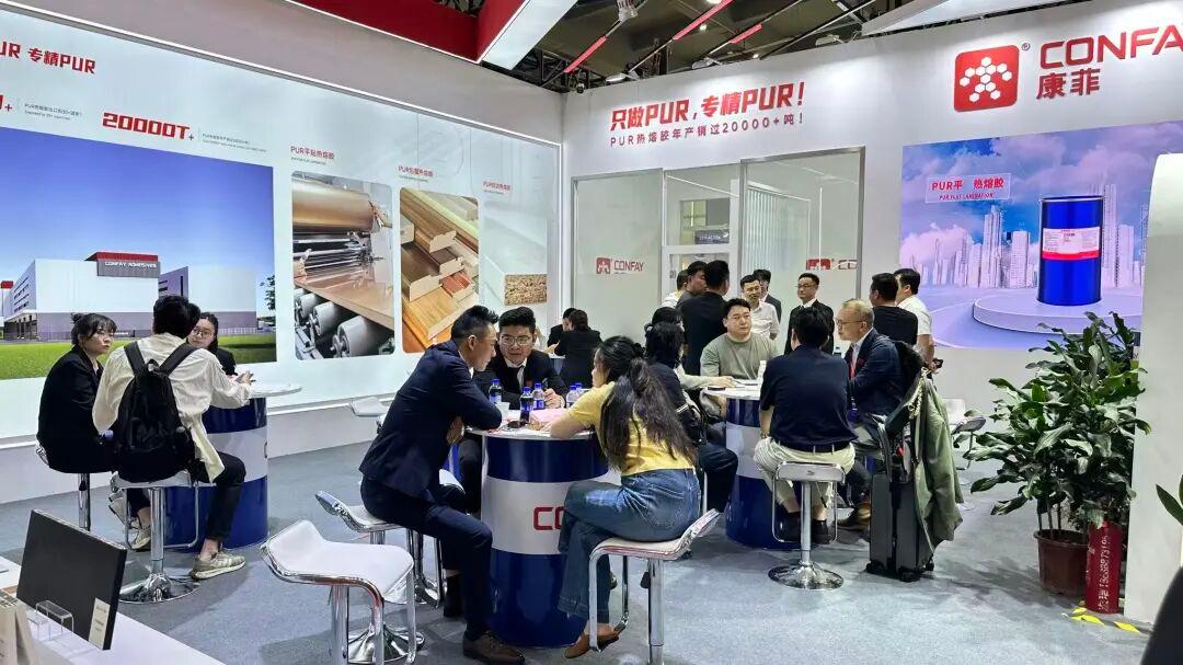 PUR hot melt adhesive