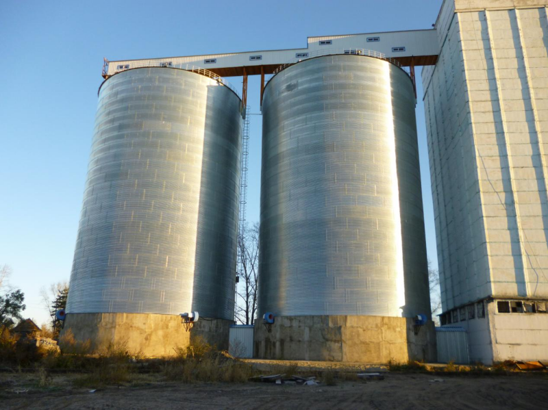 Khách hàng Nga đến công trường xây dựng silo thép của công ty chúng tôi