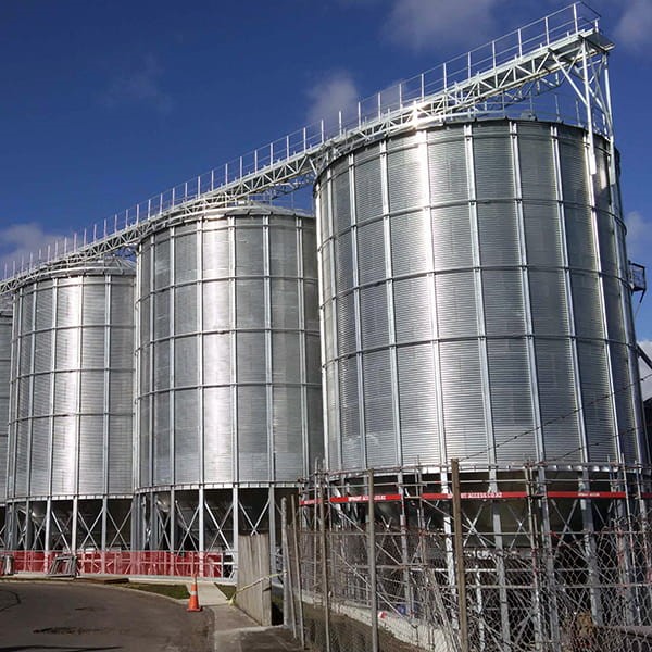 Spiral edge-biting steel silo