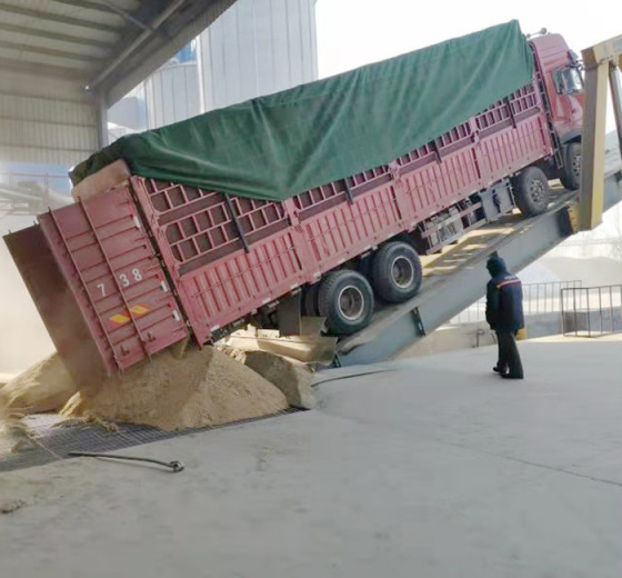 Truck unloading dock