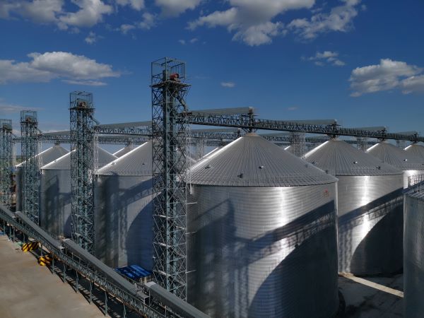 Нова иновация за стоманени силози повишава ефективността при съхранение на зърно за производителите на овес