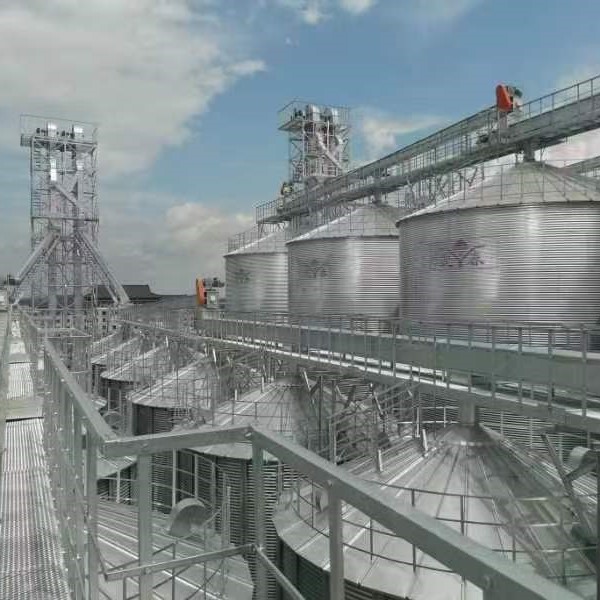 다무렌 축산회사의 20,800톤 규모 철제 사일로 건설 프로젝트가 완료되어 사료 저장 안전성이 강화되었습니다.