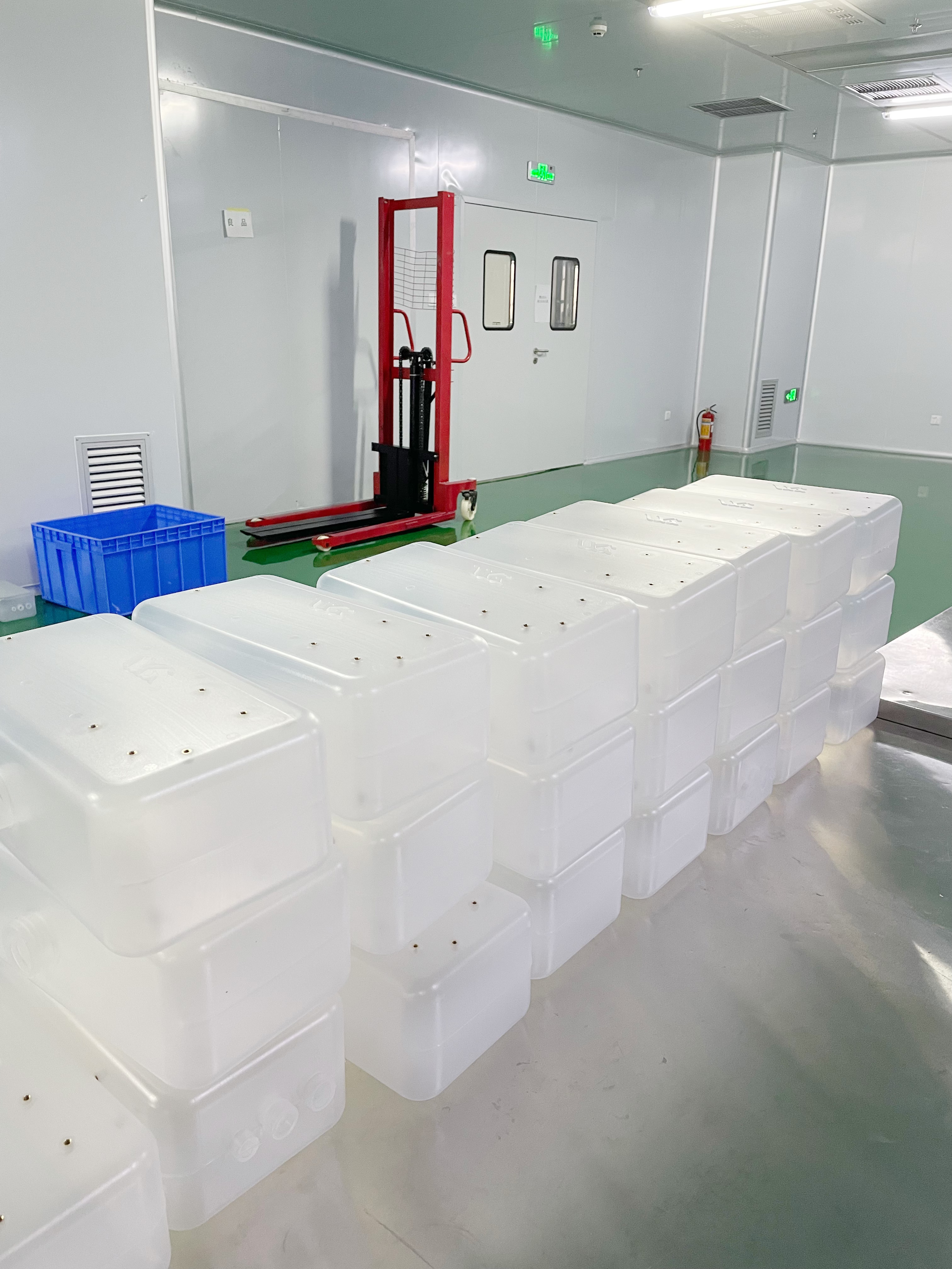 Dust-Free Workshop_Blow Molding Factory Custom Plastic Blow Mould