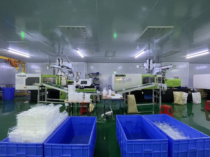 הנדסה מדויקת: בתוך ייצור התבניות המתקדם שלנו לחדר נקי