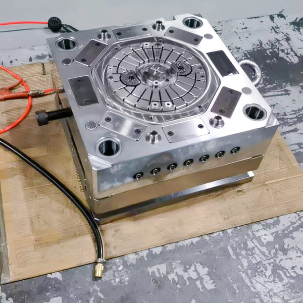 אמנות ומדע ליטוש התבניות: שיפור האיכות בייצור פלסטיק