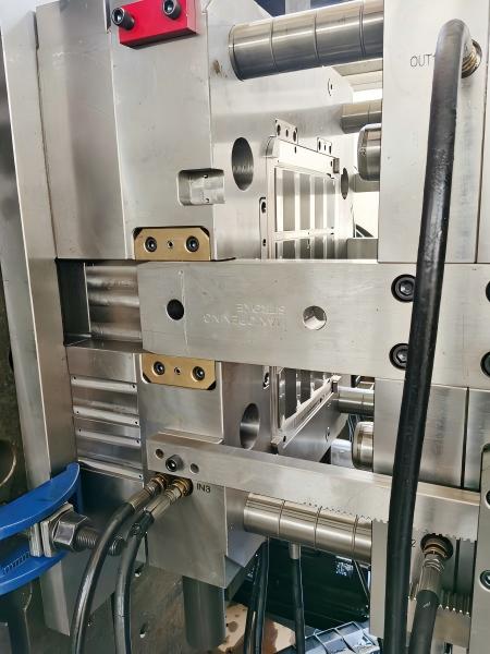 Moule d'empilage plastique par injection