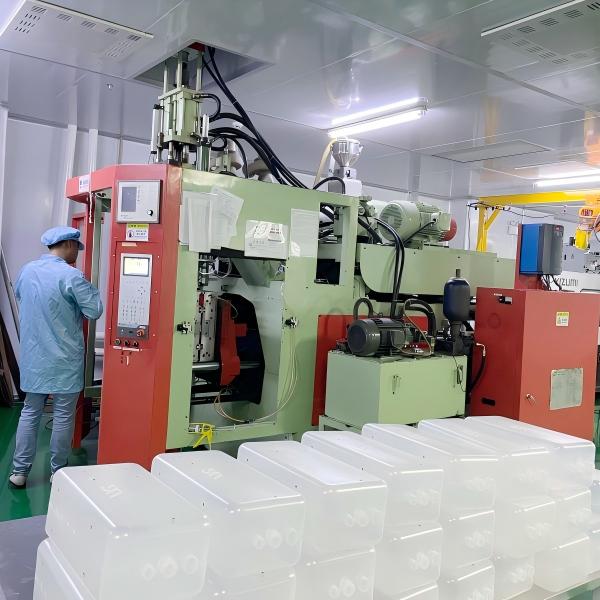 ورشة عمل خالية من الغبار - مصنع نفخ القوالب البلاستيكية حسب الطلب