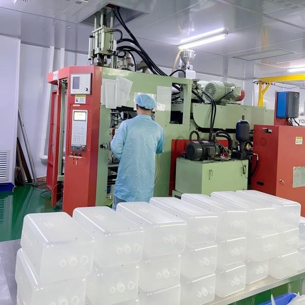 ورشة عمل خالية من الغبار - مصنع نفخ القوالب البلاستيكية حسب الطلب