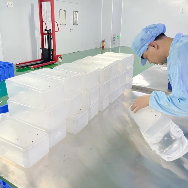 ورشة عمل خالية من الغبار - مصنع نفخ القوالب البلاستيكية حسب الطلب