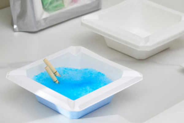 High Wing MOLD lance des cendriers en plastique écologique pour améliorer l'hygiène des zones fumeurs