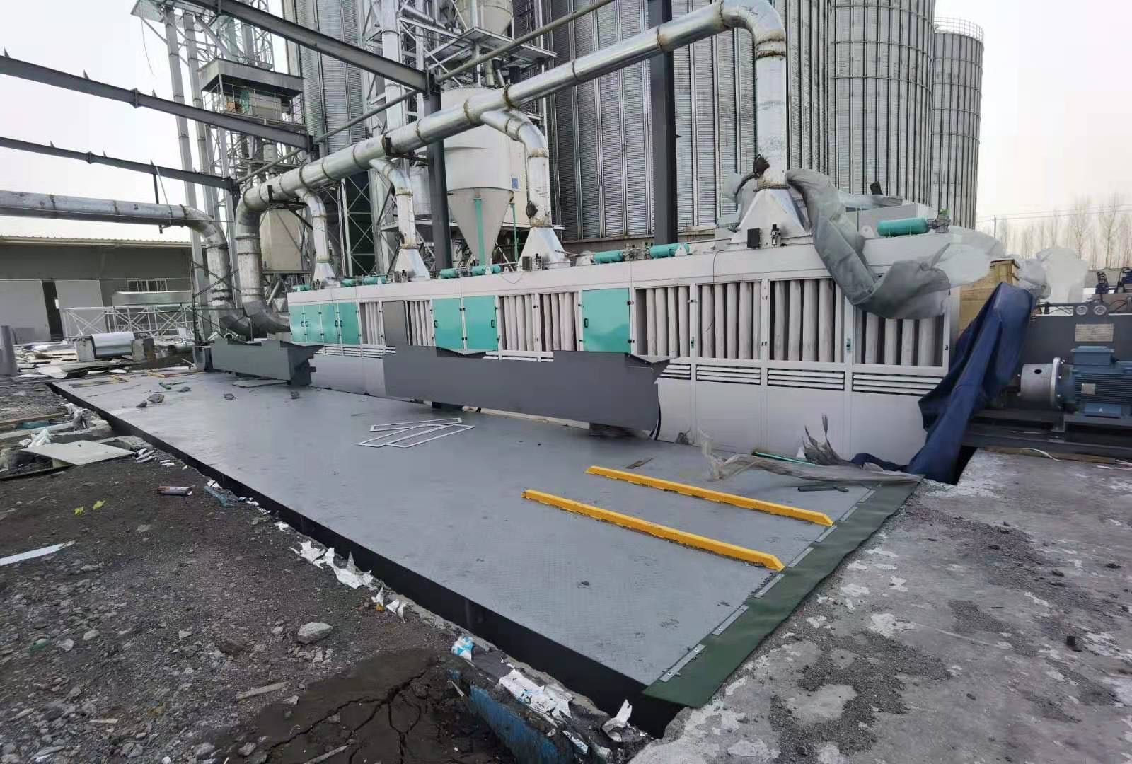 Chicken feed grain storage silo