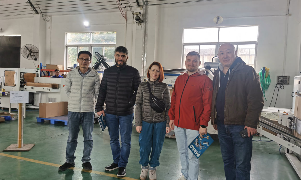 Overseas customer inspection facial foshan backpack tissue production line