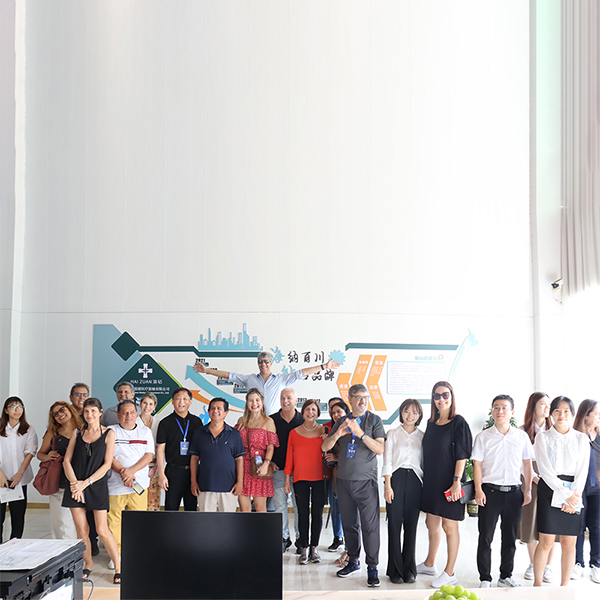 Foreign customers visit our factory