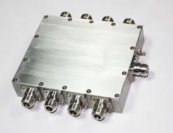 What is the VSWR of a power divider? How can it be tested?