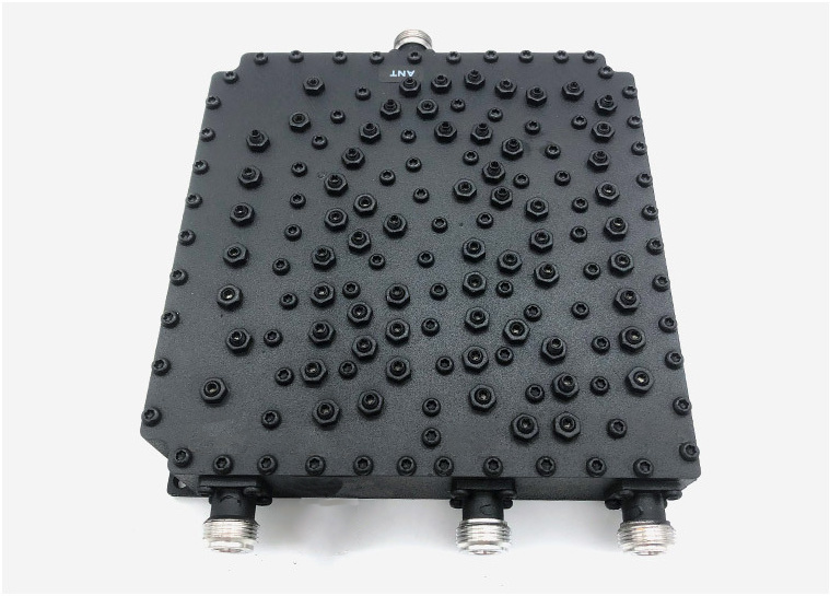 Multi-Frequency Combiners: Signal Integration Solutions