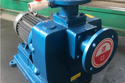 Méthode d'augmentation de la portée d'aspiration d'une pompe auto-amorçante