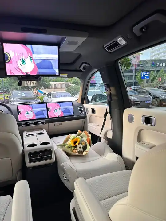 Luksuzni SUV Lixiang L9 PRO MAX