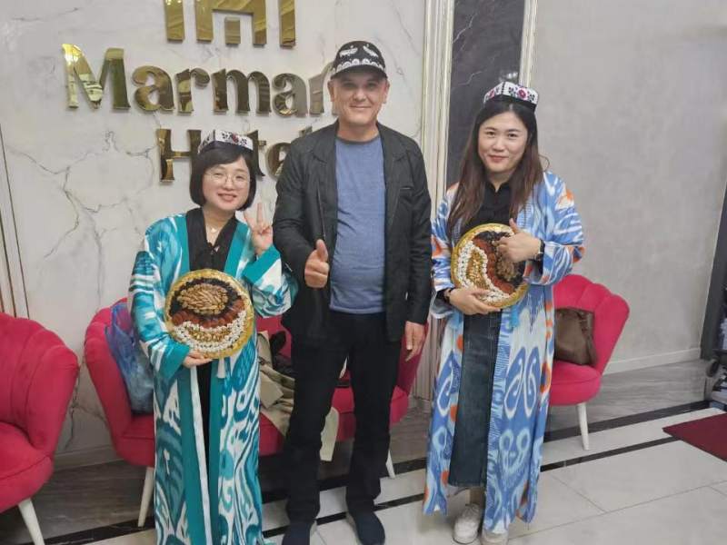Invite customers from Uzbekistan to visit our company Invite customers from Uzbekistan to visit our company