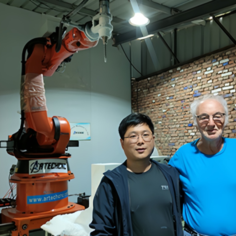 Mr. Balut from the USA ordered a milling robot Mr. Balut from the USA ordered a milling robot